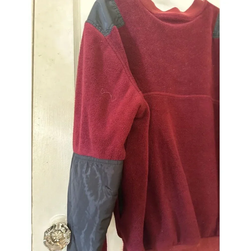 Cabela’s men’s size medium red sweater